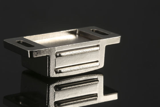O impulso cabendo do hardware da porta magnética antiusura trava de múltiplos propósitos